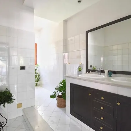Leone Villa Palermo